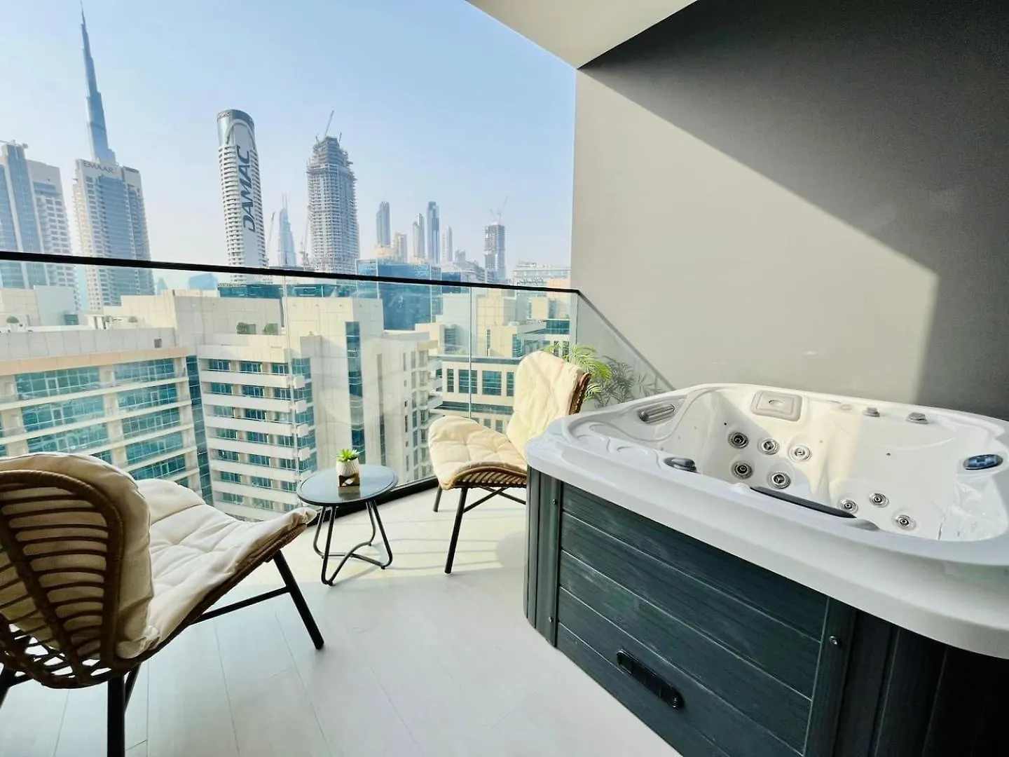 Business Bay Studio Jacuzzi & Iconic View Dubai